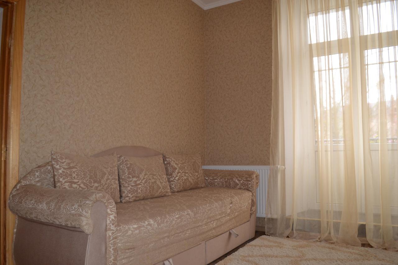Zarvanskaya Street 5 カームヤネツィ・ポジーリシクィイ エクステリア 写真